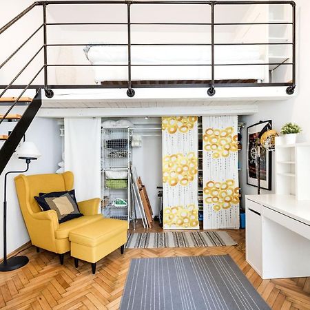 Ferienwohnung Live Like A Local At The Rustic Hockey Hut Budapest Exterior foto