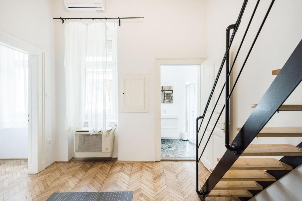Ferienwohnung Live Like A Local At The Rustic Hockey Hut Budapest Exterior foto